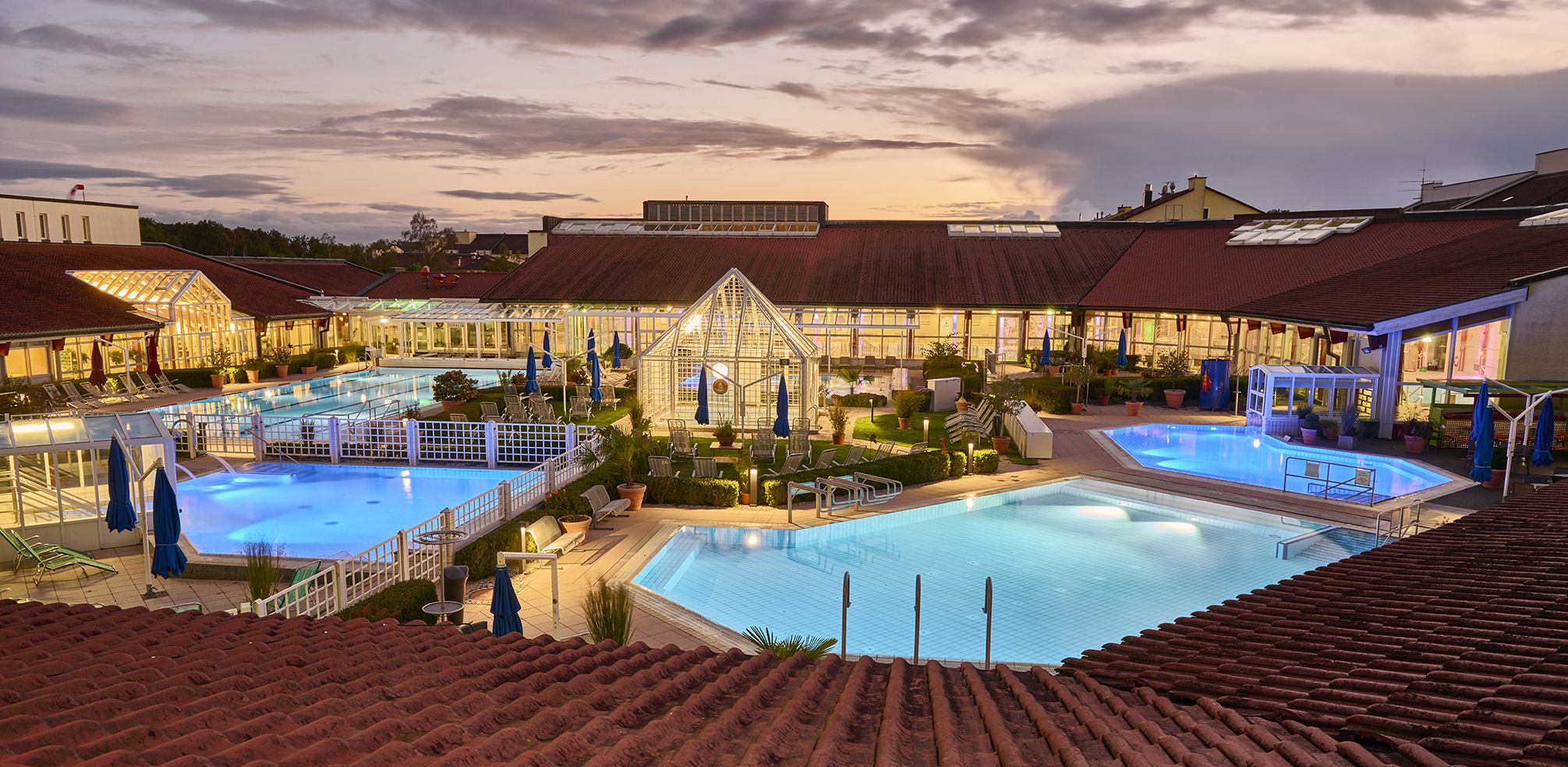 Abendstimmung in der Limes-Therme_Bad Goegging_GIP7148_@ Tourismusverband Ostbayern_Fotograf Gerhard Illig